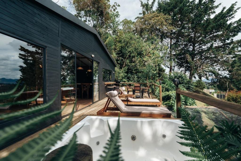 The Ultimate Group House with Jacuzzi and Amazing View - 1