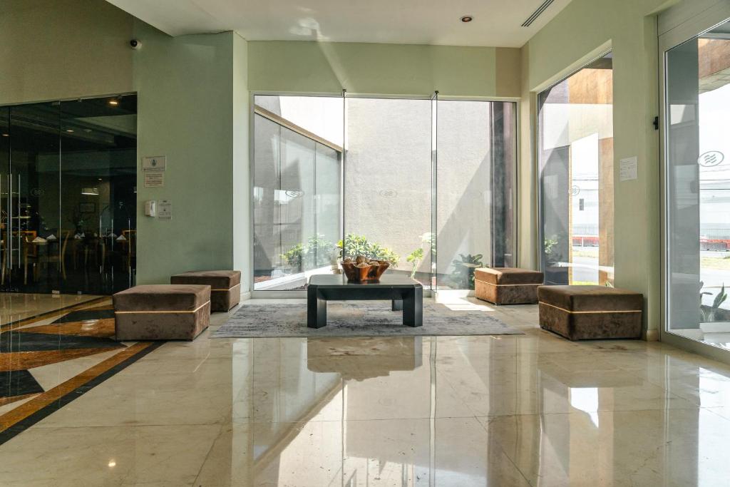 フロント・ロビー