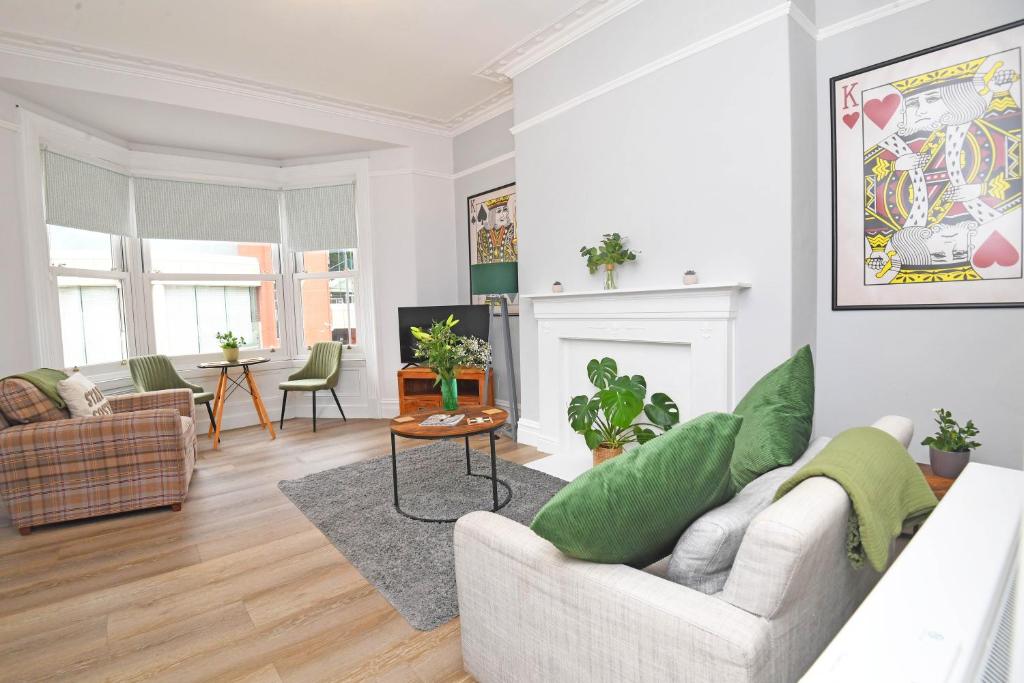 King's Suite- Private Parking- Overlooking Harrogate Convention Centre, Harrogate