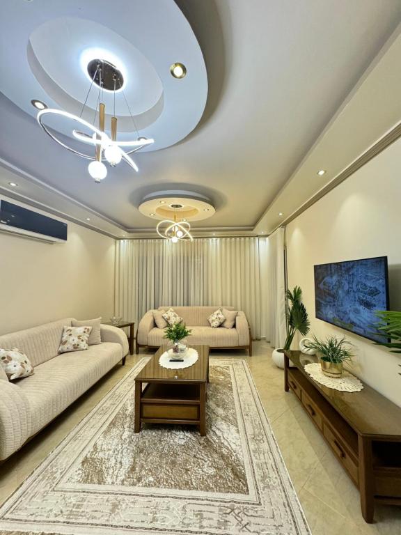 Five mins to Arkan&Zed, Sheikh Zayed