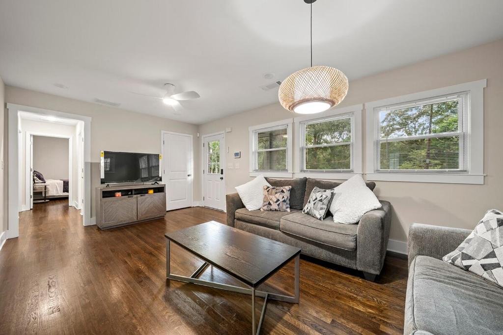 3 BR 12 Mins from Atl Airport & Near Downtown, Atlanta