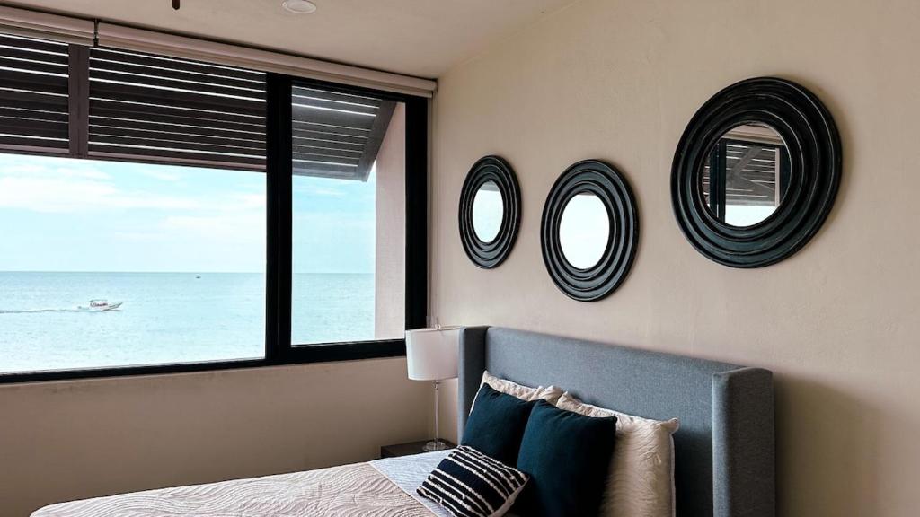 Oceanview Penthouse w Private Pool - 3