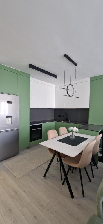 Junas Apartment, Priština