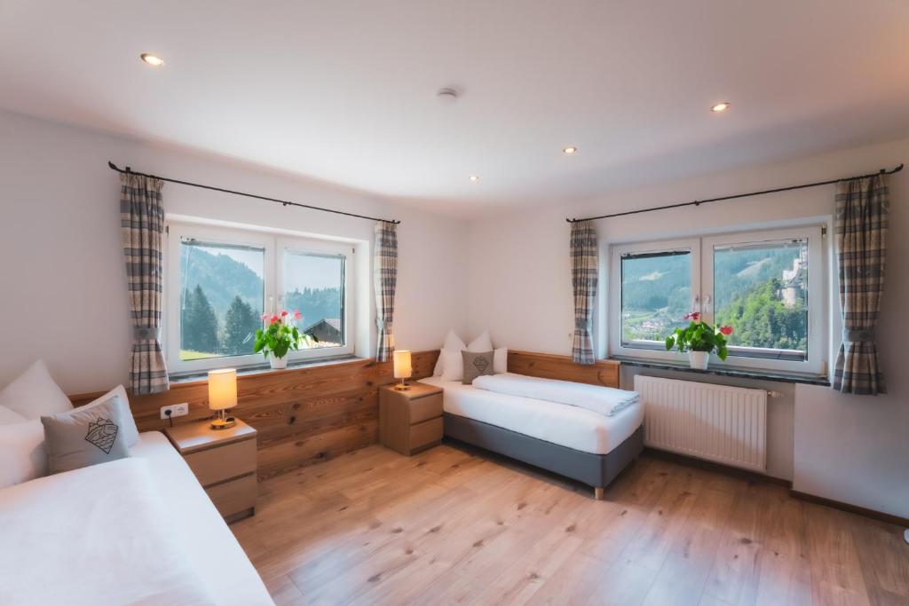 Haus Biechl mit Blick auf die Burg Hohenwerfen - 5