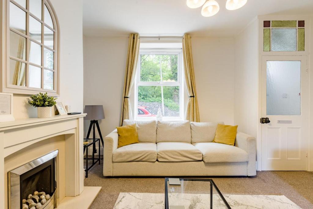 High Peak Place, Whaley Bridge