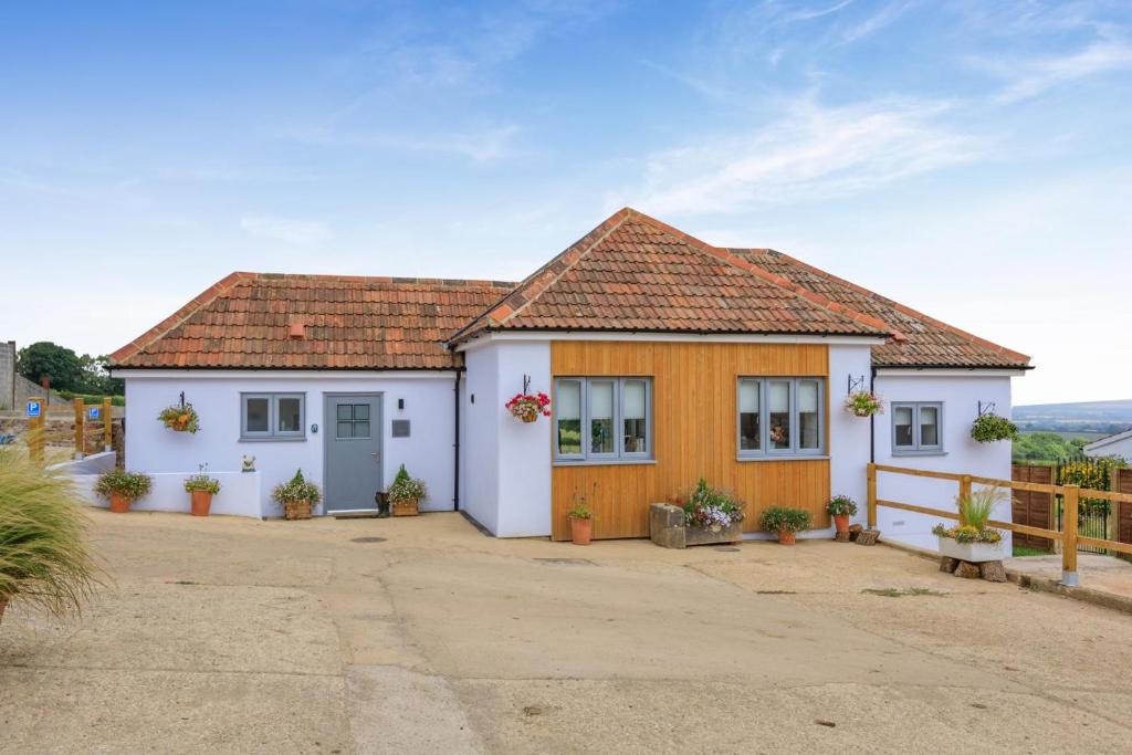 The Old Piggery - Heavenly Views Cottage, Curland