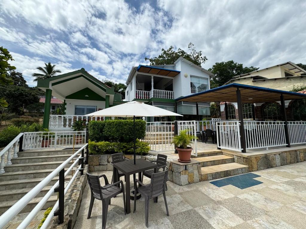 Hermosa casa en Anapoima, Excelente ubicación - 2