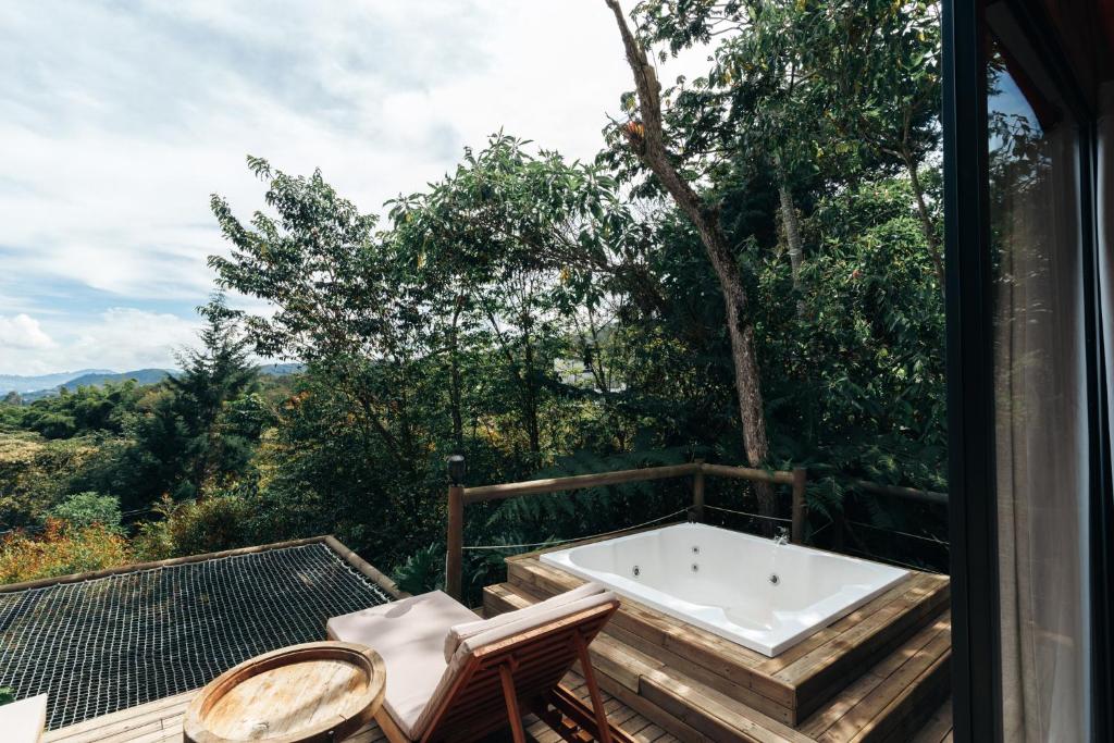 The Ultimate Group House with Jacuzzi and Amazing View - 5