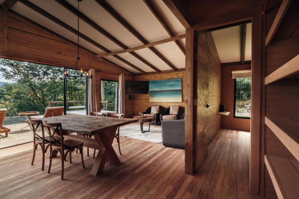 The Ultimate Group House with Jacuzzi and Amazing View - 3