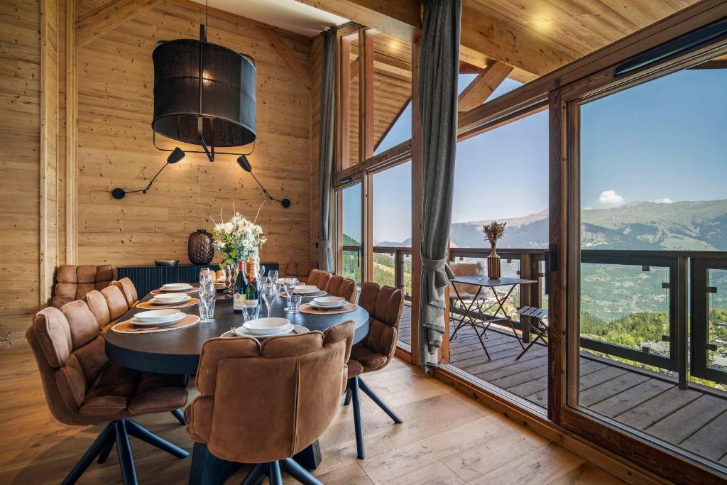 Luxury Penthouse - Panoramic Views, Walkway Balcony, Private Floor - 5
