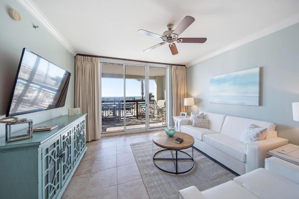Azure 106 - Ground Floor Luxury Oceanfront Condo, Fort Walton Beach