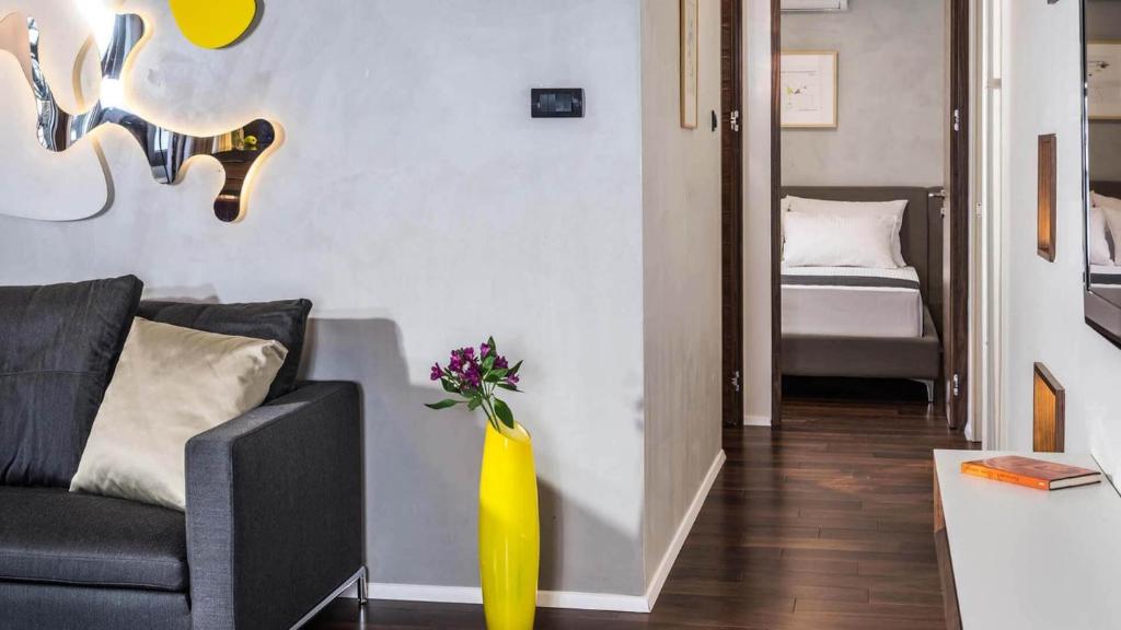 Modern Two Bedroom Central Apartment - 4