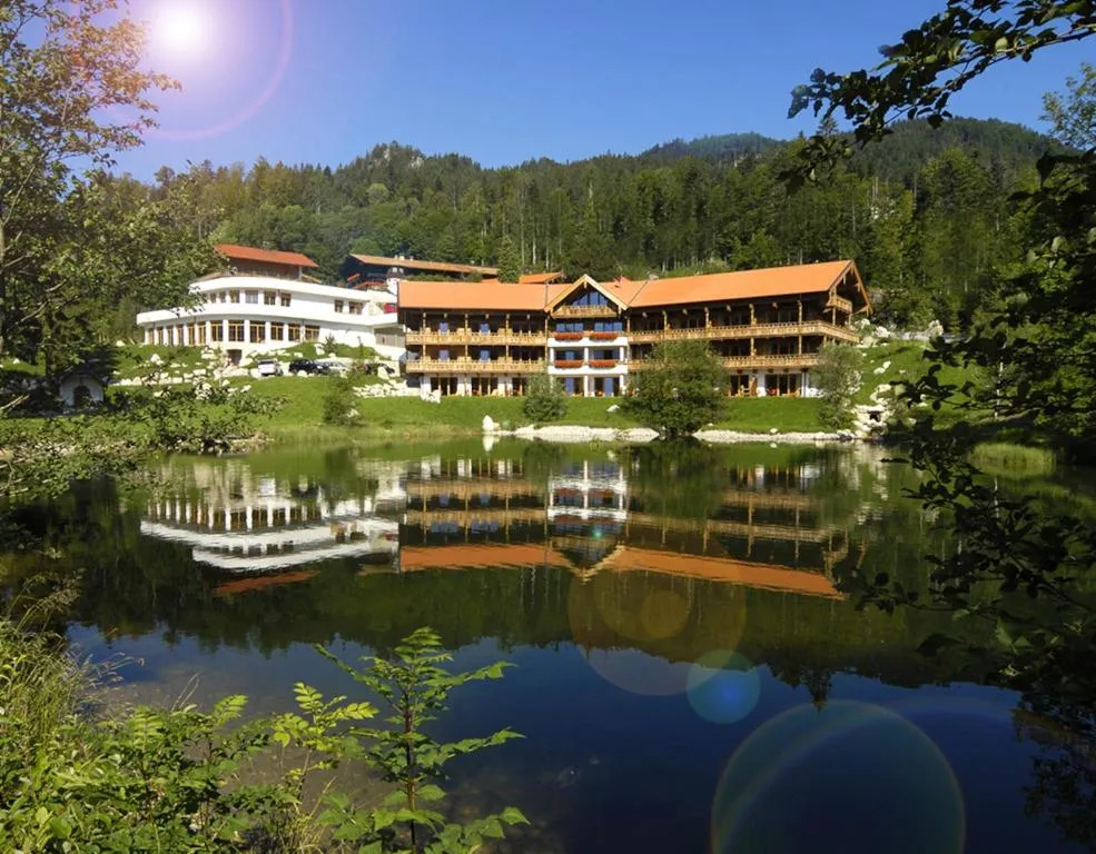 Feuriger Tatzlwurm Berghotel & Spa, BW Signature Collection, hotel in Oberaudorf