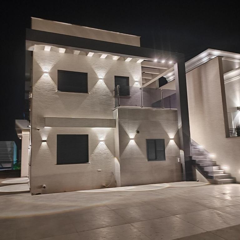 Rell's Heart, Kirjat Šmona