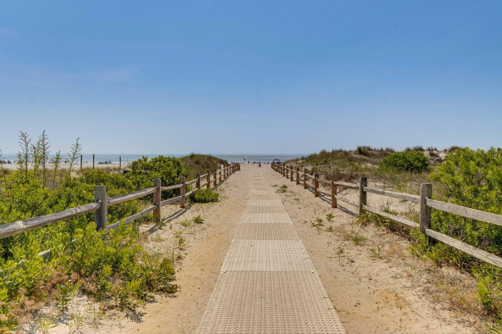 2 Blocks to Beach Access Ocean City Adventure!, Ocean City