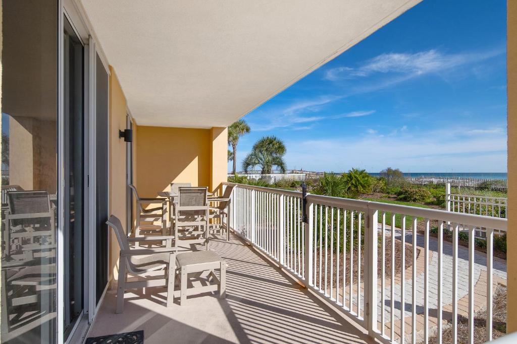 Azure 118 - Beachfront Ground Floor Corner Condo, Fort Walton Beach