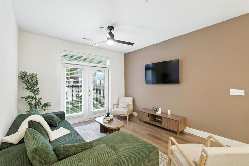 G11036, 2BR Luxury Stay by Top Golf, Resort Pool & Gym, Near Stockyards, Fort Worth