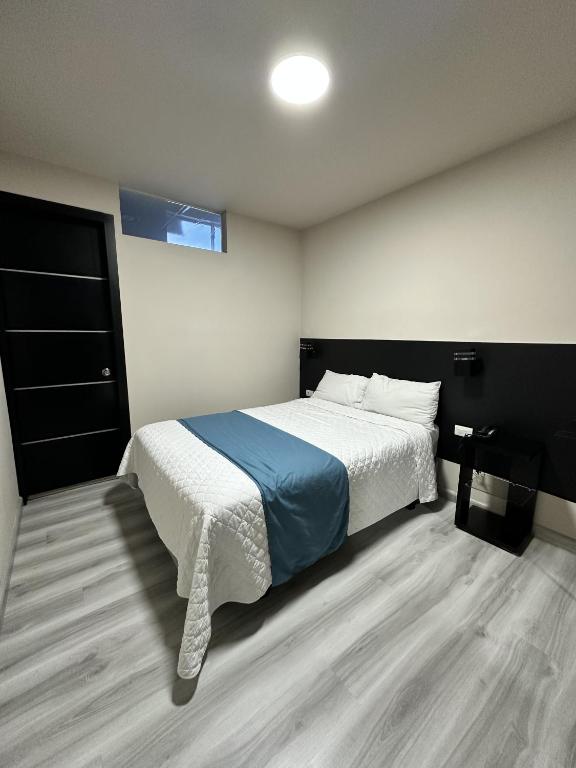 Hotel Versailles - 2