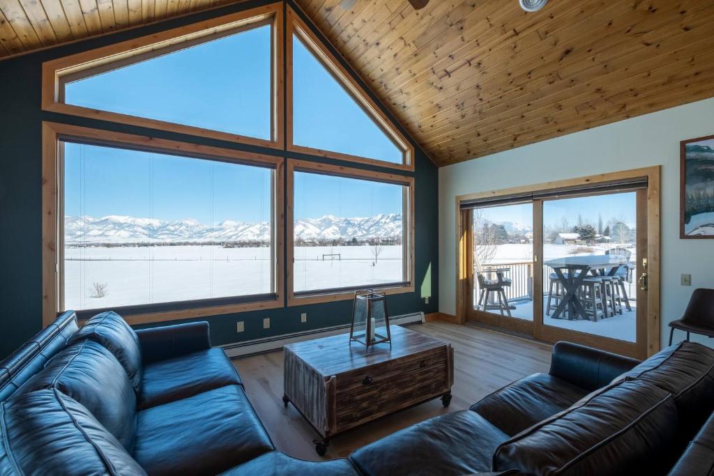 Mountain View Home w/Hot Tub - Close to Downtown!, Faith Mobile Home Court