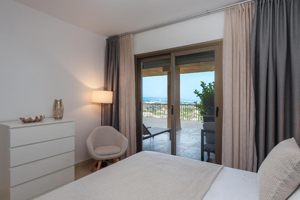 2-Bedroom Sea View Apartment in Benahavis - 5