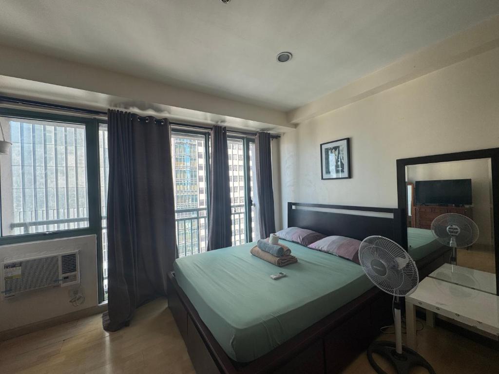 SOHO Condotel EDSA Shaw near SM Megamall FREE Pool Access, Manille