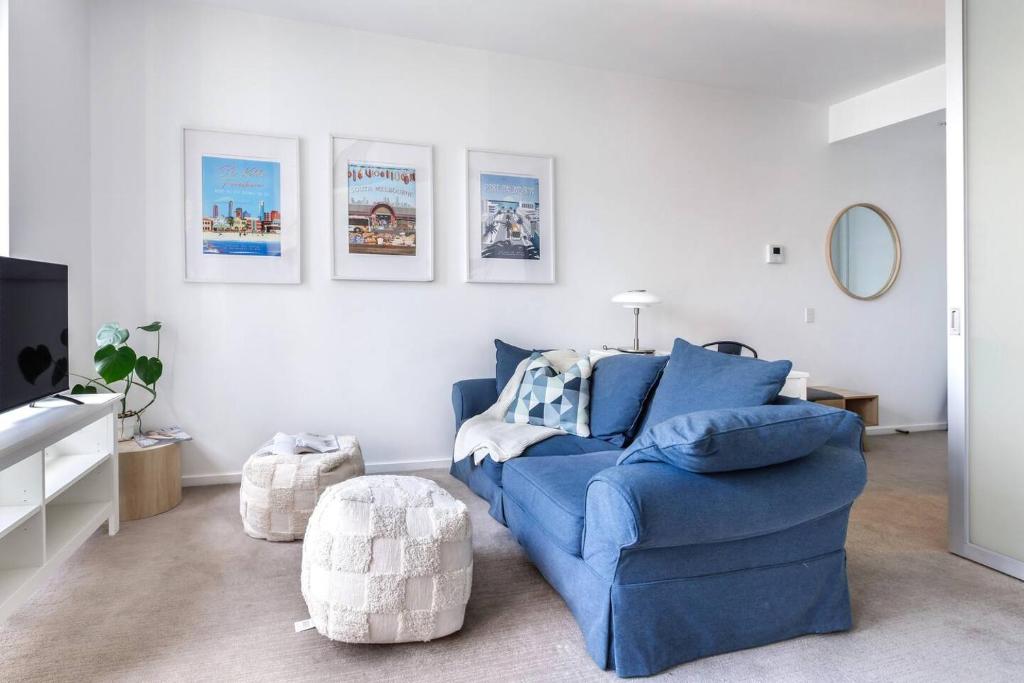 Urban Cocoon - Cosy Riverside Pad with Pool and Sauna, Melbourne