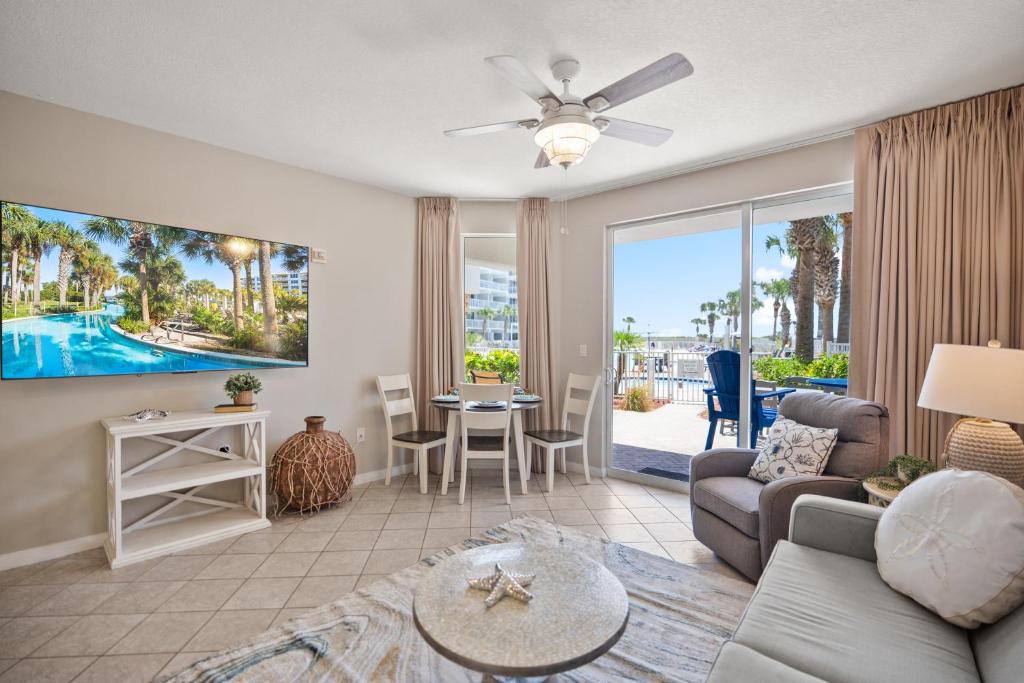 Destin West Gulfside 116 - Ground Floor - Beachfront - Handicap Accessible!, Fort Walton Beach