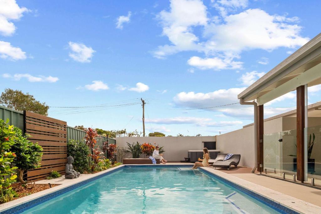 Wurtulla Seabreeze Sanctuary - Pool Spa & PF, Kawana Waters