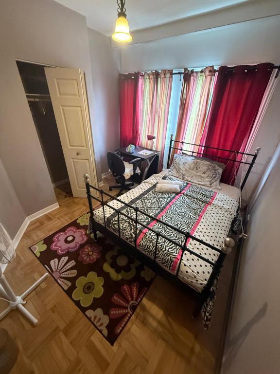 Private Room Not Entire Apt Steps DownTown 18Mins Airport, Montreal