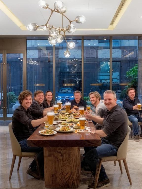 Chengdu Yueming Hotel,2-minute walk to Zhongba Subway ,close to Kuanzhai Alley and Chunxi Road,Free laundry, Free coffee, Chengdu food,English communication well,Private travel advice, Čcheng-tu