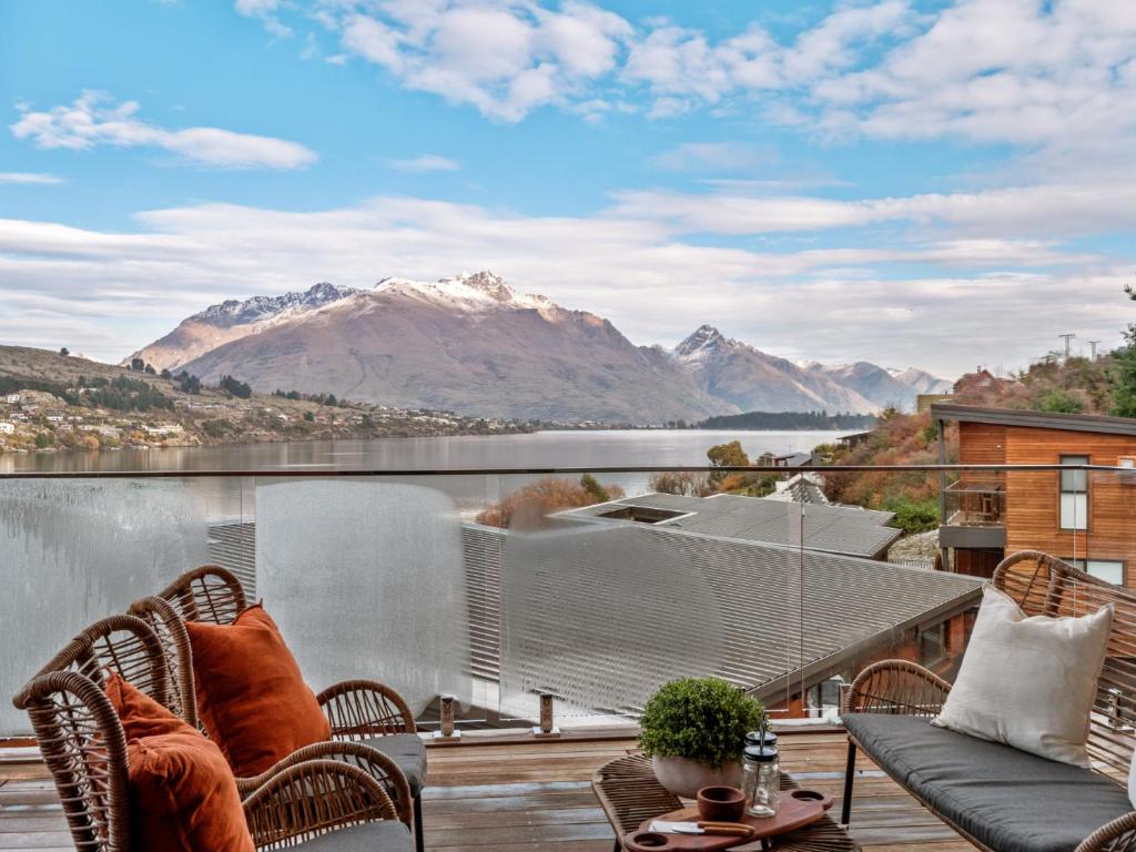 Remarkable QT - Queenstown Holiday Home, Queenstown