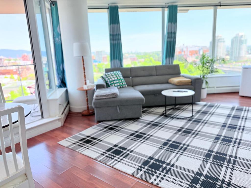 Downtown,FreeParking,Pool,Comfy,OceanMontain View, Vancouver