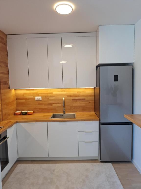 Sunset Dream Apartment -- 2 minutes from the Airport - 5
