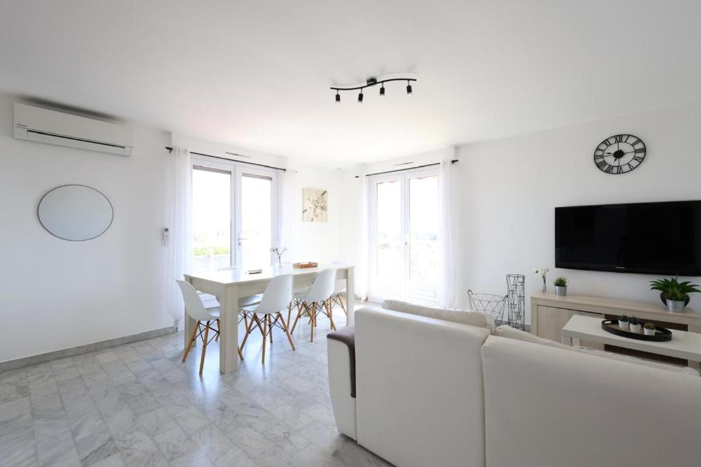 Comfortable stay near the beach and the center - 3