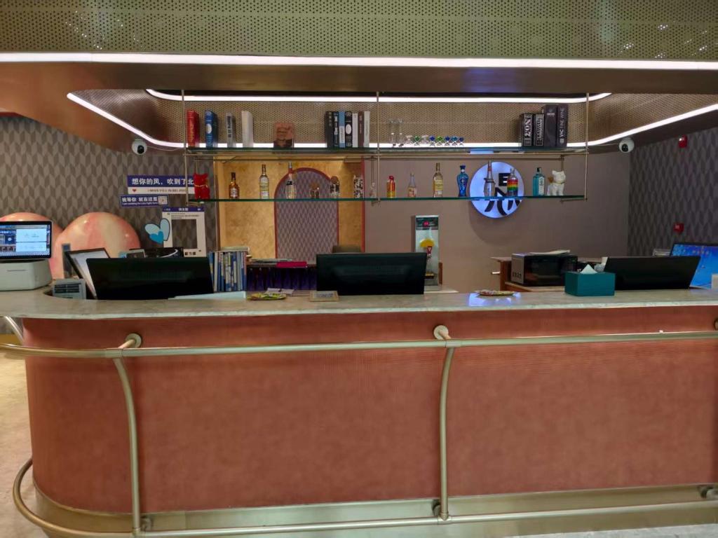 Front desk [24-hour]