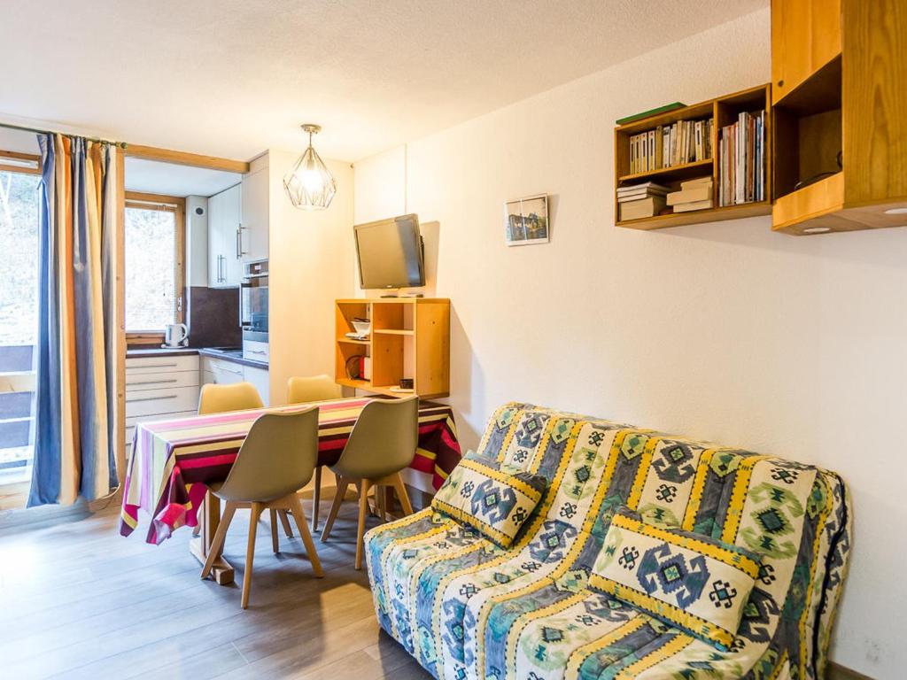Studio rénové 3 étoiles, 4/5 pers, proche pistes, balcon, parking - FR-1-329-19 - 2