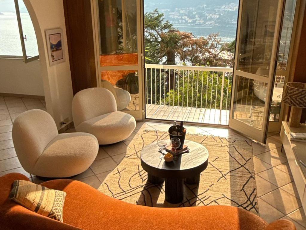 Sonia Raphael, Pognana Lario