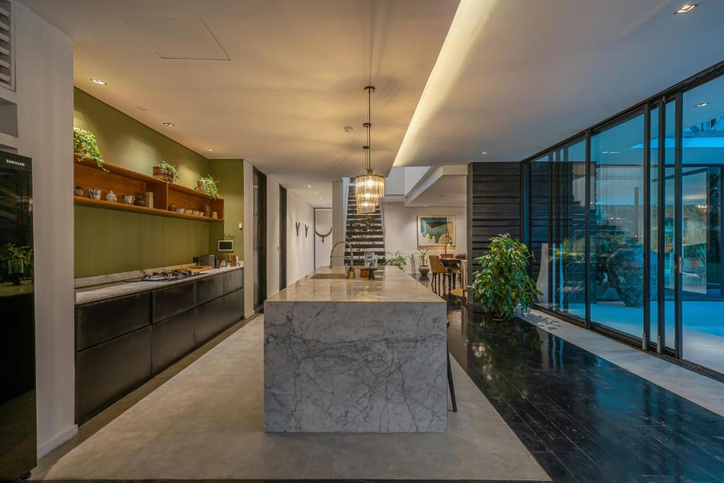 Villa Bull House Amazing 6 bedrooms contemporary villa in Seminyak 전경