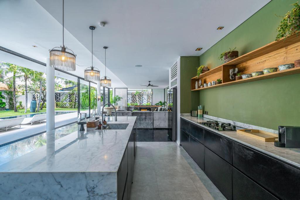 Villa Bull House Amazing 6 bedrooms contemporary villa in Seminyak 전경
