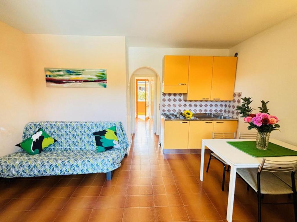 Colorful apartment with balcony-Beahost - 5