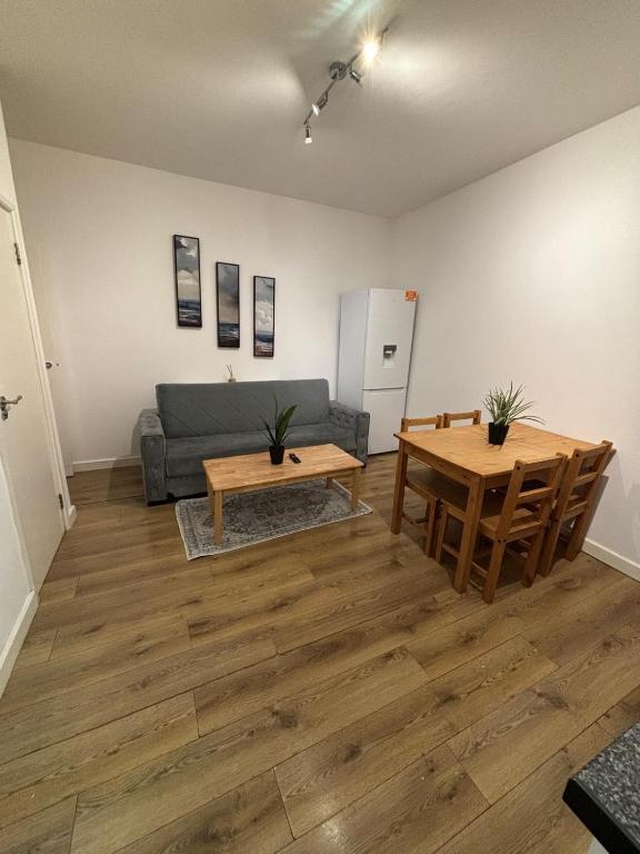 Camden Crest Elegant 2 BHK HW2, Londýn