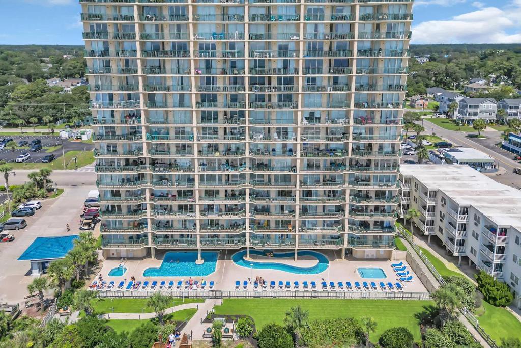 Oceanfront Luxury Top Location w Lazy River Pool Grills, Myrtle Beach
