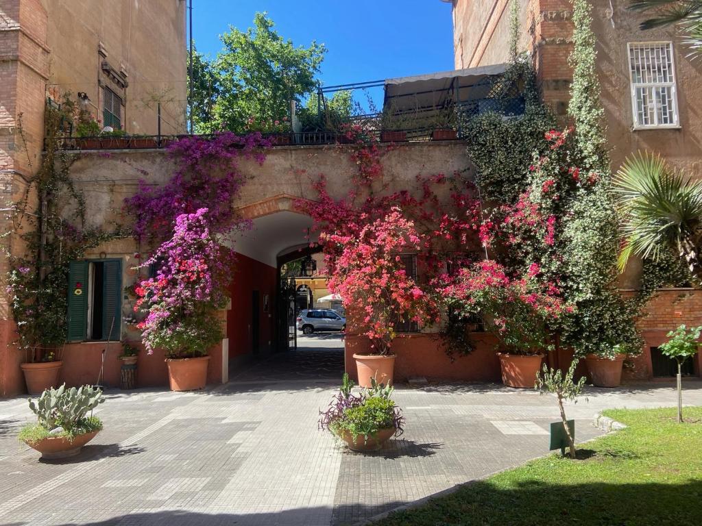 Dimora del Papa Rome Apartments - 2