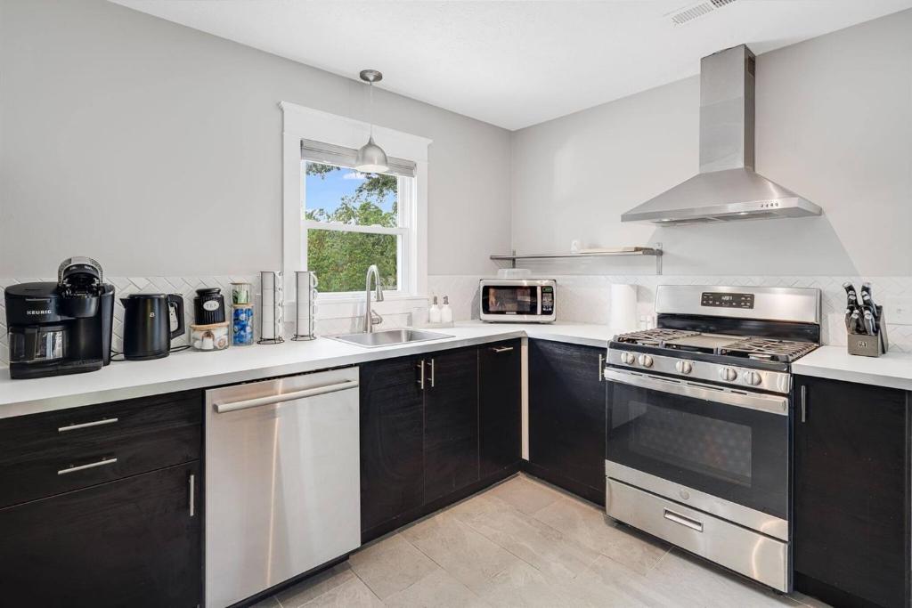 Charming getaway in Weaverville! Great location!, Weaverville