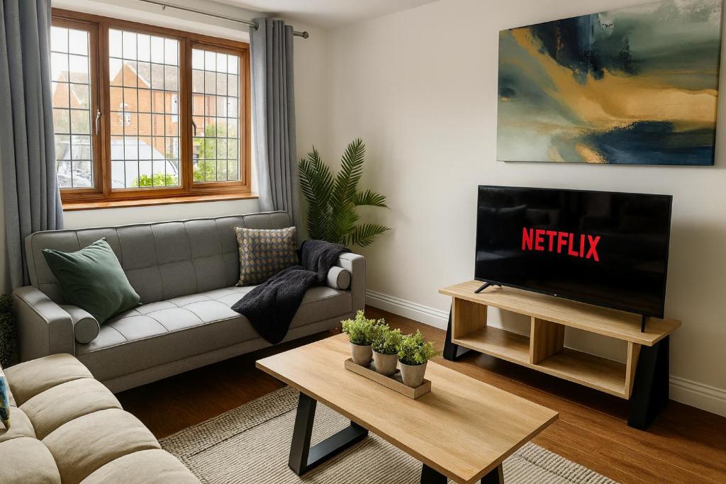 Ingfield by Alt-Stay Accommodation - Wakefield 3 Bed Contractor and Relocation Accommodation close to M1 J40 with Parking, Workspace, Kitchen, Laundry Facilities, Smart TV and Wi Fi - Long Stay Ready with Weekly and Monthly Rates, Wakefield