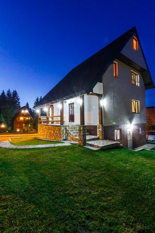 Hostel Highlander, Žabljak