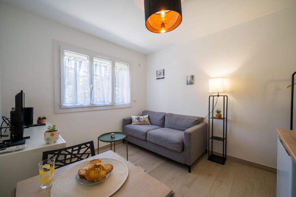 Studette Croisette, proche Martinez, Cannes