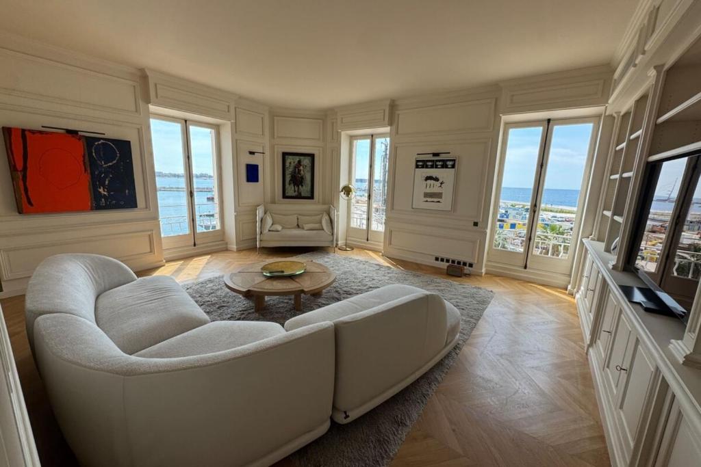 Brand-new 100 sqm apartment with breathtaking panoramic views over Cannes’ - 1
