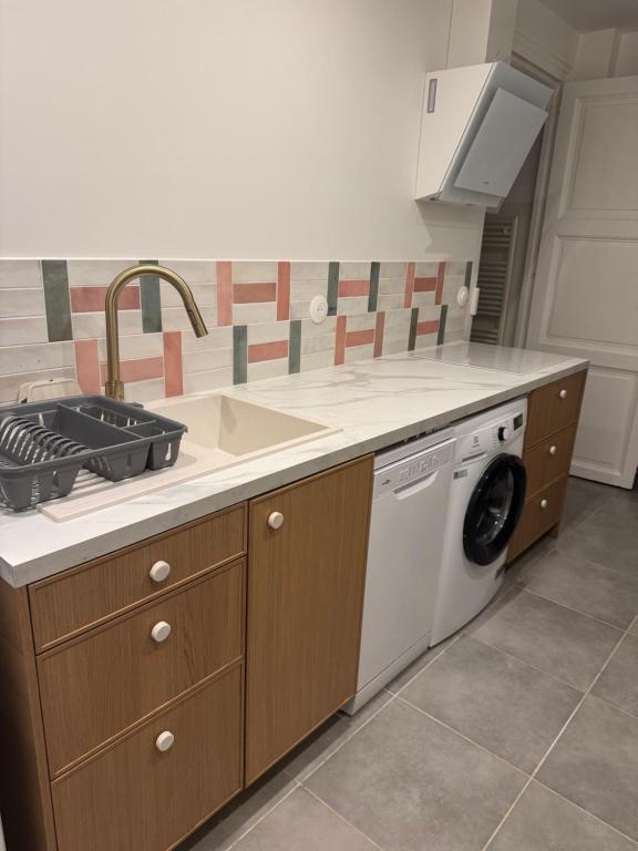 Ancien Atelier Artistique sur Cour Privée - Appartement Paisible en Rez-de-Chaussée - 5