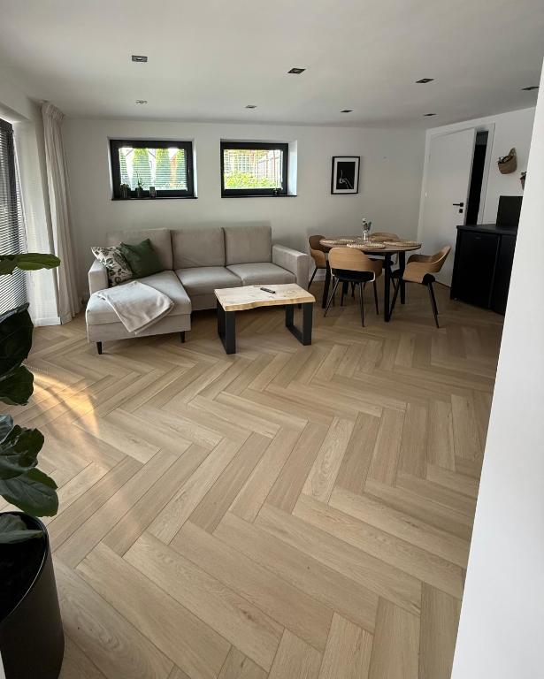 Apartament w górach, Szczawnik